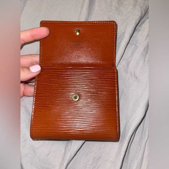 LOUIS VUITTON MENS EPI WALLET - Authentic ◡̈ - Picture 4 of 6